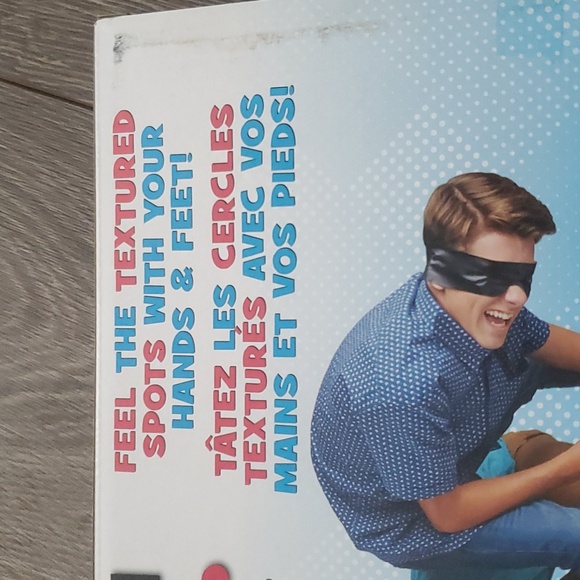 Blindfolded Twister - Hasbro Game - Kids - Home Brand New in Box Ages 8+ - Picture 5 of 8